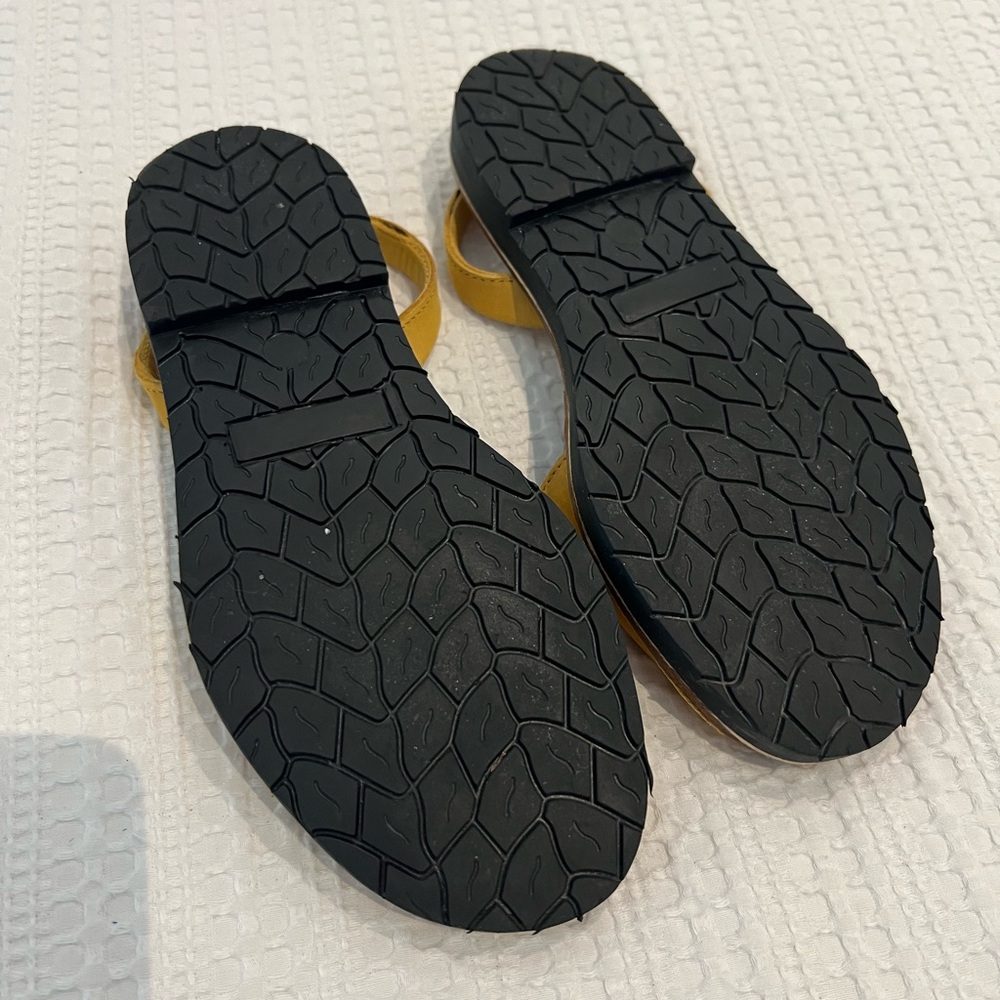 Casa Hernanz, Madrid, Spain Women’s Yellow Slingback Leather Sandals - Picture 4 of 5
